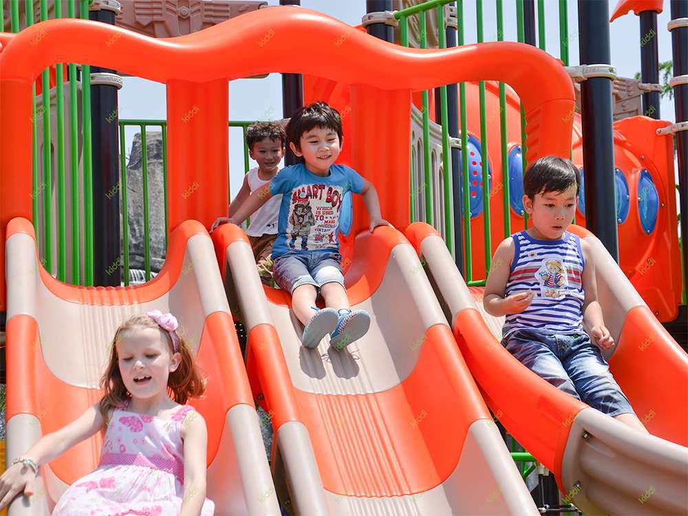 شريحة بلاستيكية مصنوعة من قالب التدوير الألومنيوم