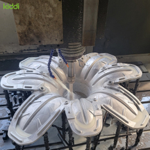 صب الألومنيوم التناوبي لسقف شجرة الملعب تحت CNC